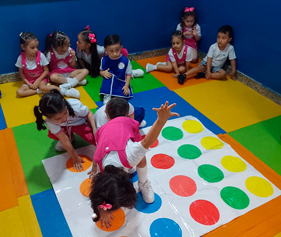 CENTRO EDUCATIVO NUBES DE COLORES