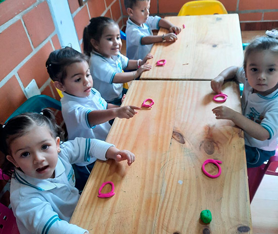  PASITOS TRAVIESOS CENTRO EDUCATIVO 