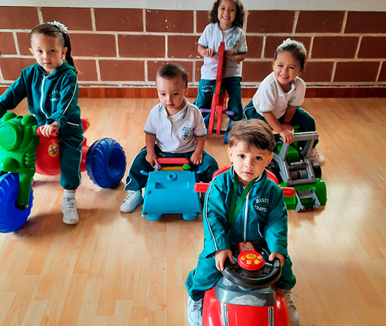  PASITOS TRAVIESOS CENTRO EDUCATIVO 