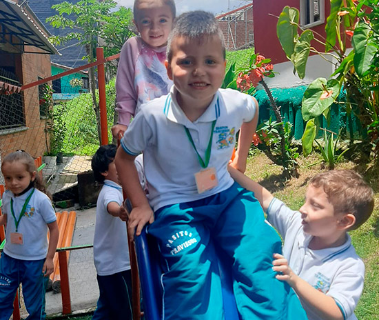  PASITOS TRAVIESOS CENTRO EDUCATIVO 